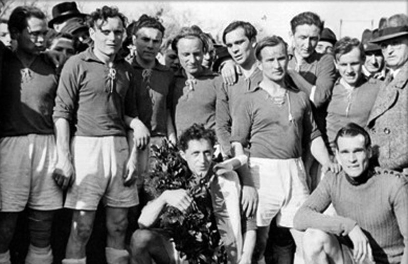 tl_files/Abseits/img/Mannschaften/Landesmeister49.jpg tl_files/Abseits/img/Mannschaften/Landesmeister49.jpg