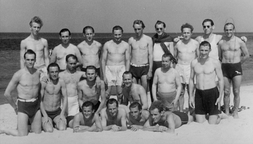 tl_files/Abseits/img/Mannschaften/rotation-an-der-see.jpg tl_files/Abseits/img/Mannschaften/rotation-an-der-see.jpg